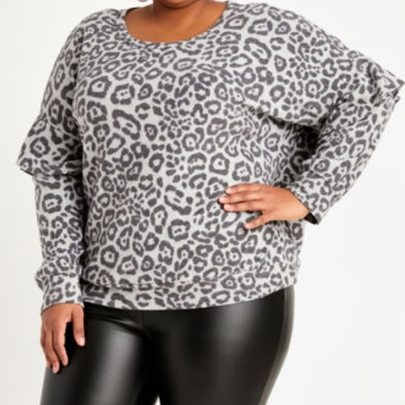 Gray leopard top - Picture 4 of 5